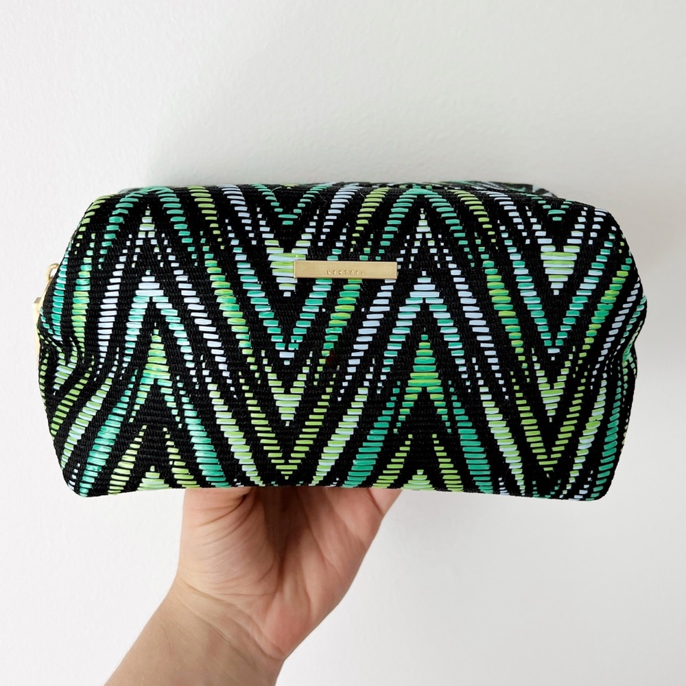 4/$30 ✨Never Used✨ Green Zig Zag Top Zip Toiletry Bag